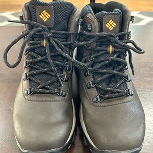 Columbia Dark Brown Lace-Up Waterproof Hiking Boots with Black Accents